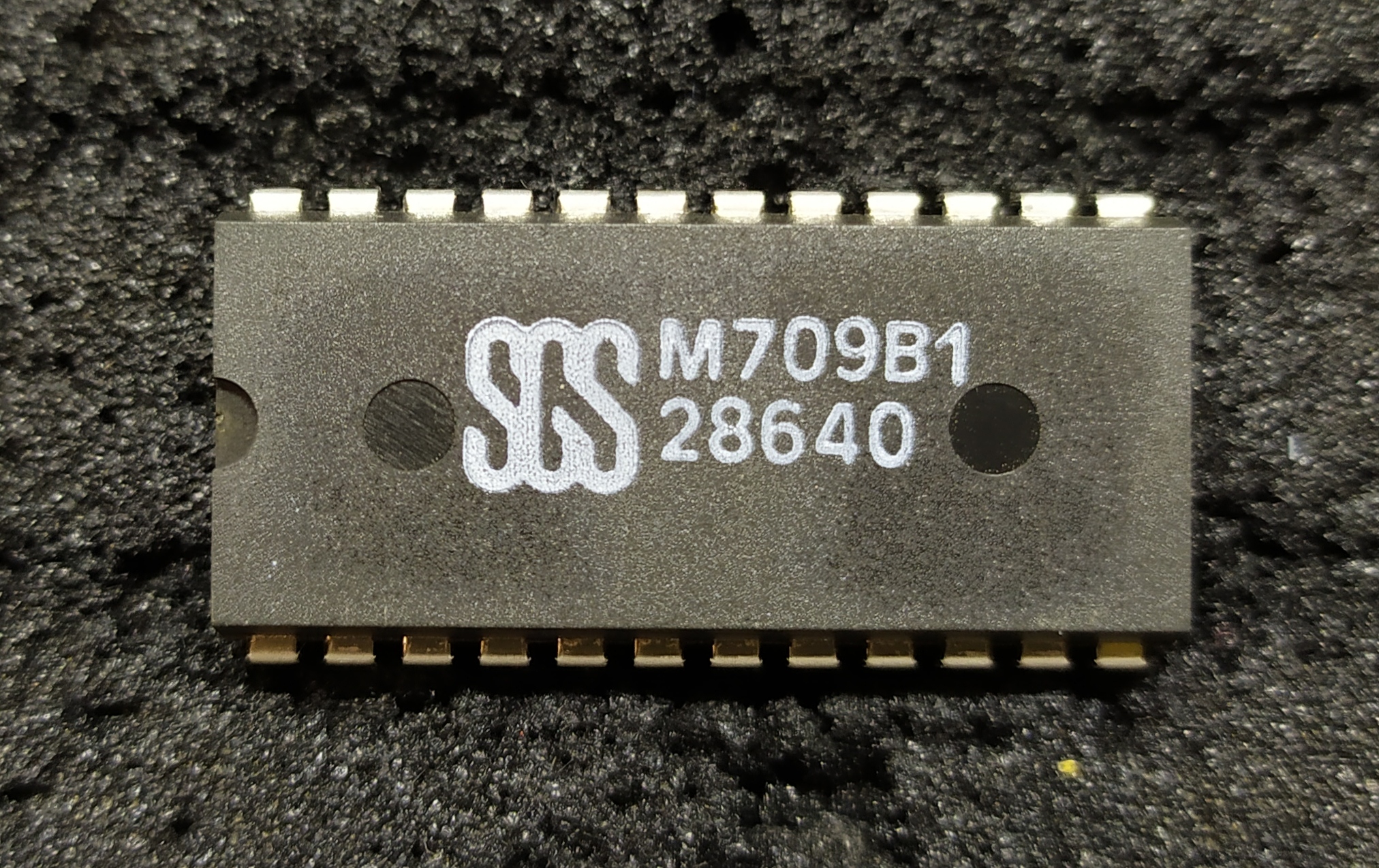 M709B1 PDIP24