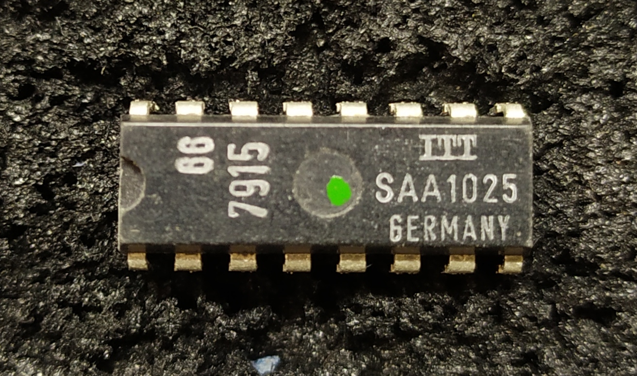 SAA1025 ( een dot) PDIP16