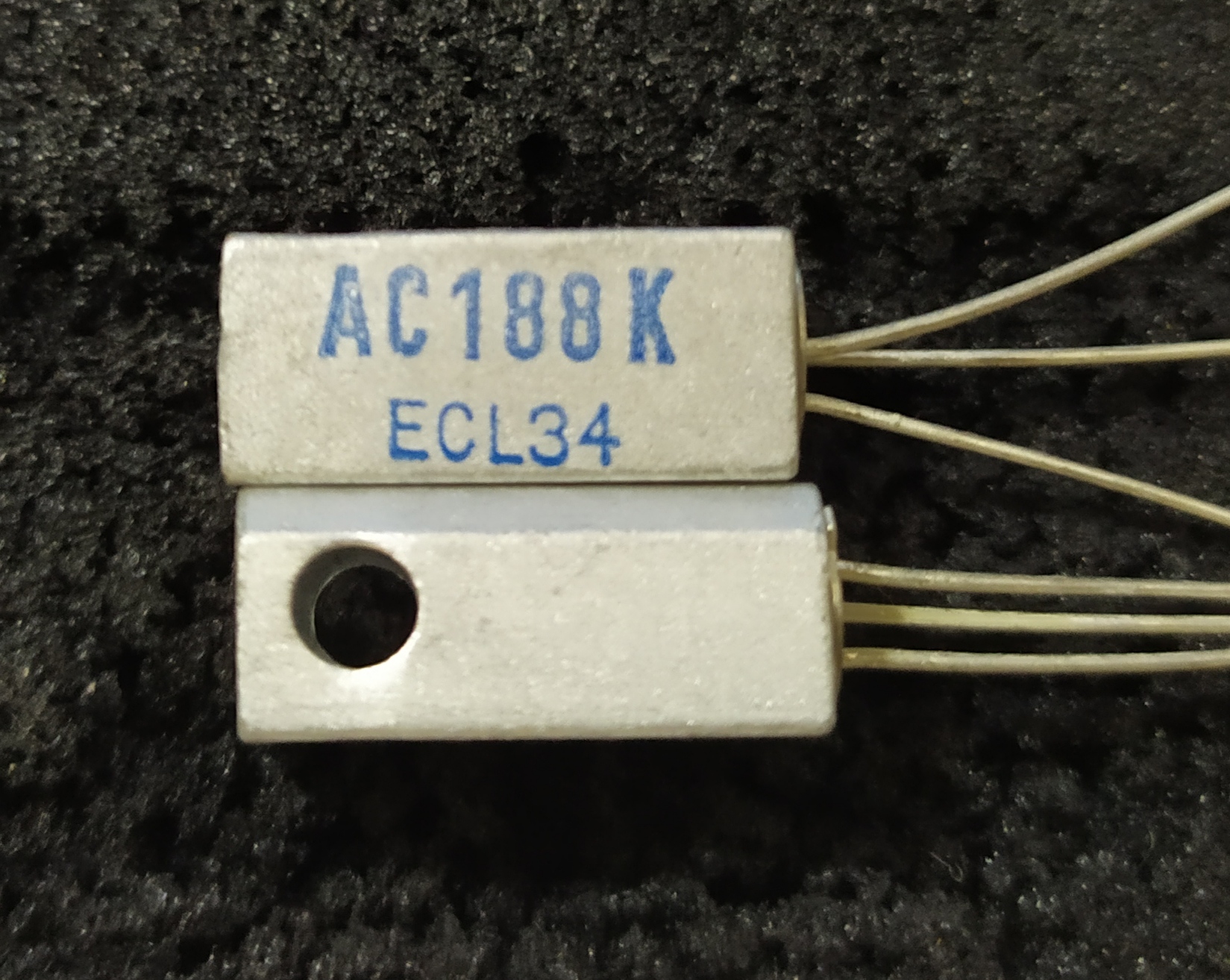 AC188K Aluminum case with mounting hole - Image 2